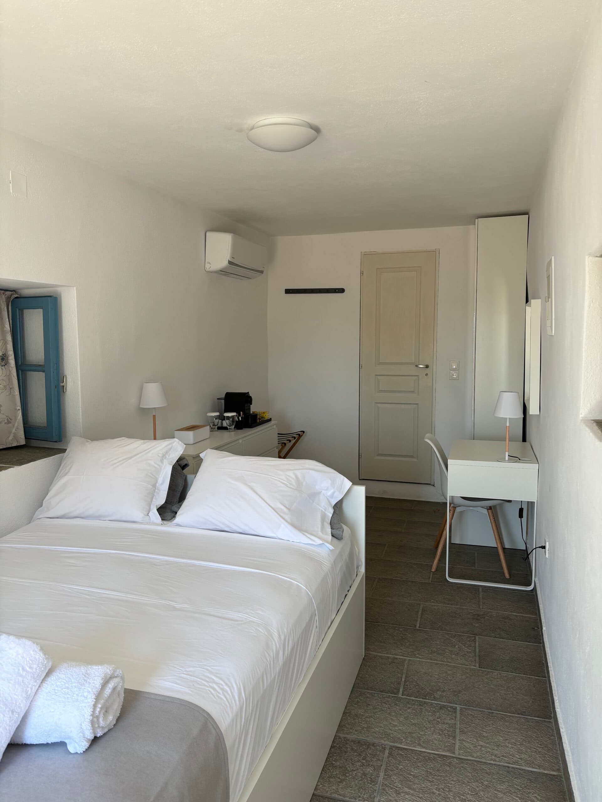 FASOLOU room image 3