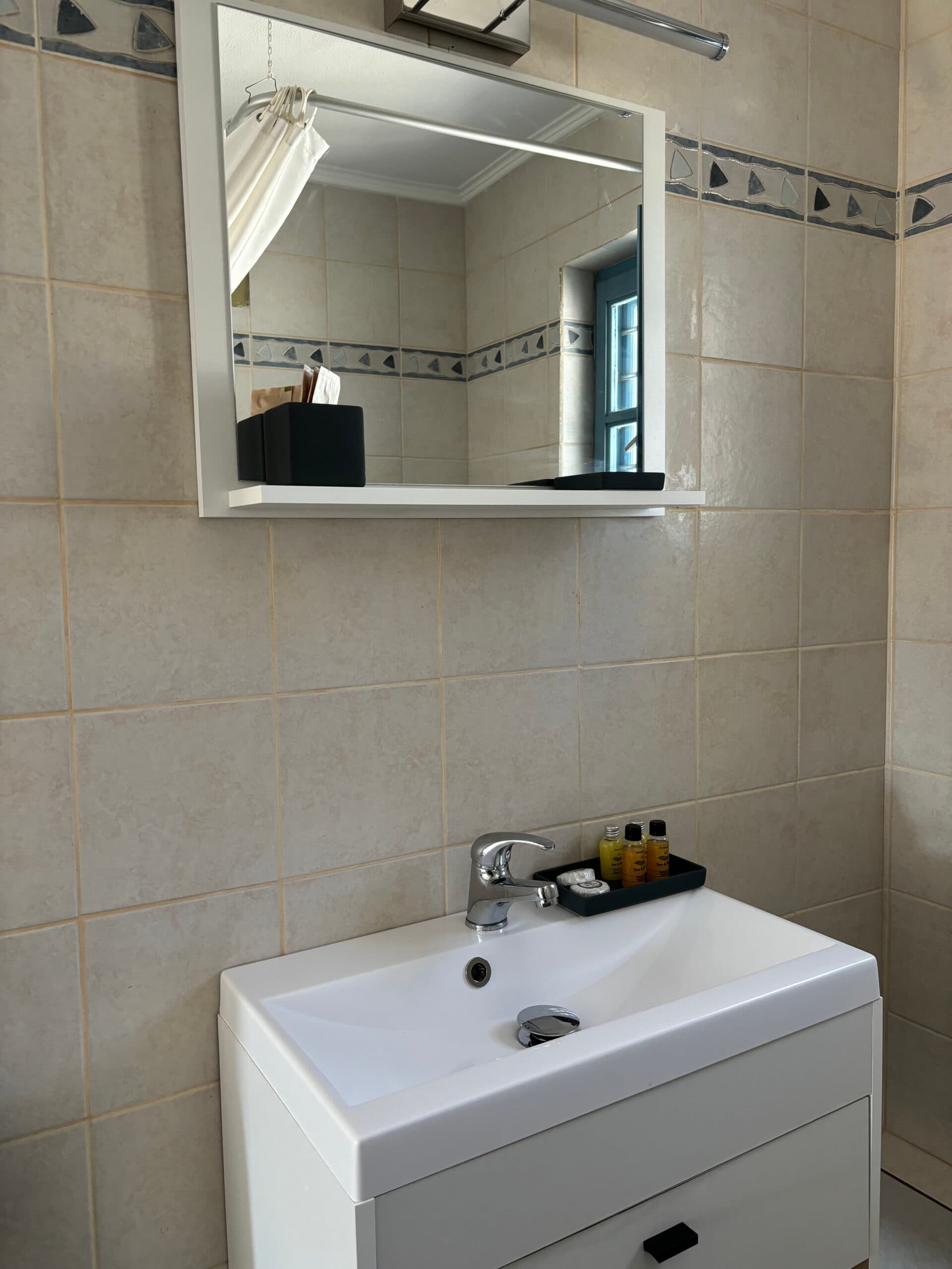 FASOLOU room image 9